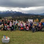 Uczestnicy zabawy na świeżym powietrzu