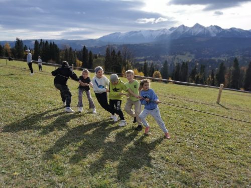 Zabawy, ognisko, poczęstunek
