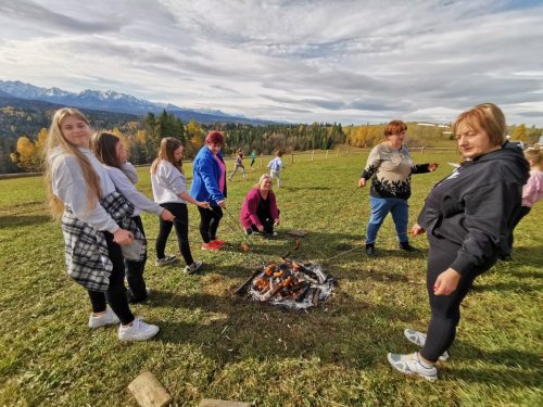 Zabawy, ognisko, poczęstunek