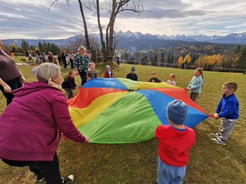 Zabawy, ognisko, poczęstunek