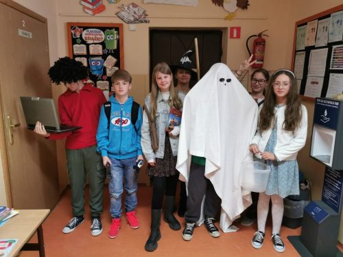 Dzieci przebrane za bohaterów książek