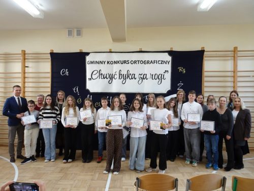 Uczniowie na konkursie ortograficznym