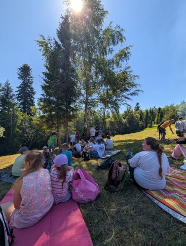 Uczniowie na rajdzie