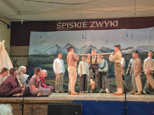Występ dzieci na Spiskich Zwykach