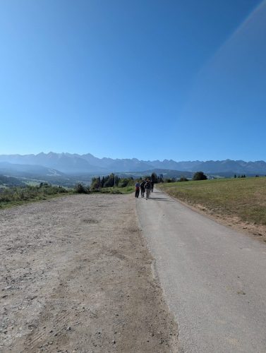 Uczniowie na survivalu
