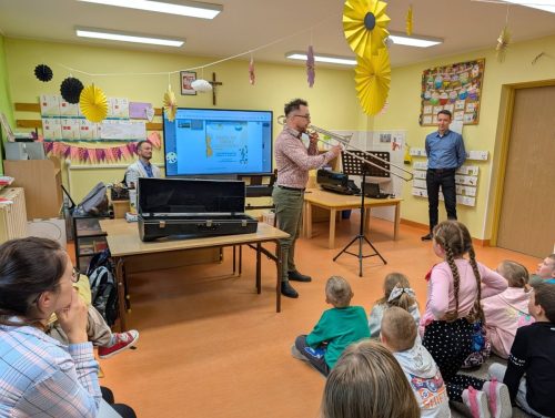 Pokaz instrumentów i gry na nich