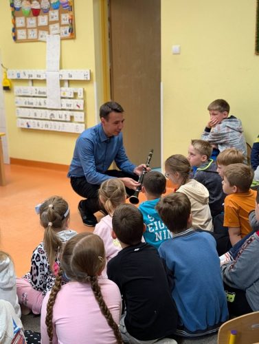 Pokaz instrumentów i gry na nich
