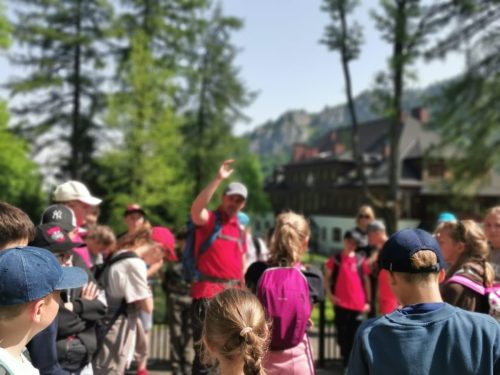 Wycieczka w Tatry. Uczniowie zdobywają Kasprowy Wierch.