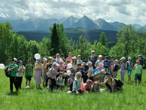 Piknik z okazji Dnia Dziecka. Gry i zabawy na łonie natury, palenie ogniska, pieczenie kiełbasek