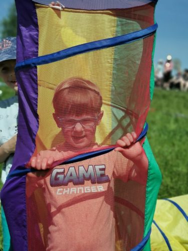 Piknik z okazji Dnia Dziecka. Gry i zabawy na łonie natury, palenie ogniska, pieczenie kiełbasek