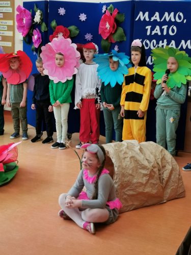 Występy uczniów z okazji Dnia Mamy i Taty