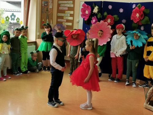 Występy uczniów z okazji Dnia Mamy i Taty