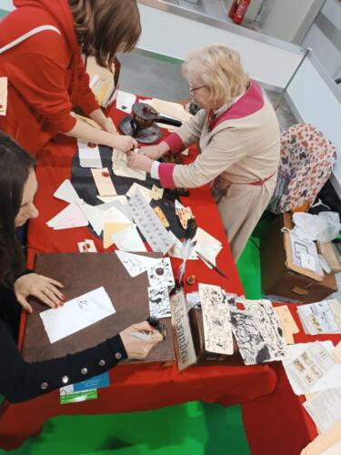 Uczniowie podczas Festiwalu zawodów w Krakowie