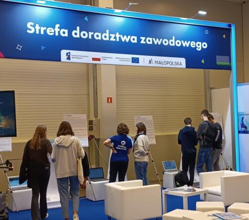 Uczniowie podczas Festiwalu zawodów w Krakowie