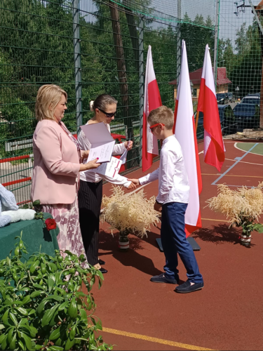 Uroczyste zakończenie roku szkolnego. Wręczenie świadectw