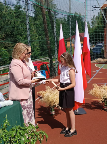 Uroczyste zakończenie roku szkolnego. Wręczenie świadectw