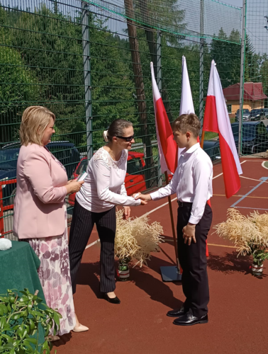 Uroczyste zakończenie roku szkolnego. Wręczenie świadectw