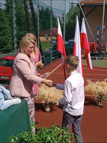 Uroczyste zakończenie roku szkolnego. Wręczenie świadectw