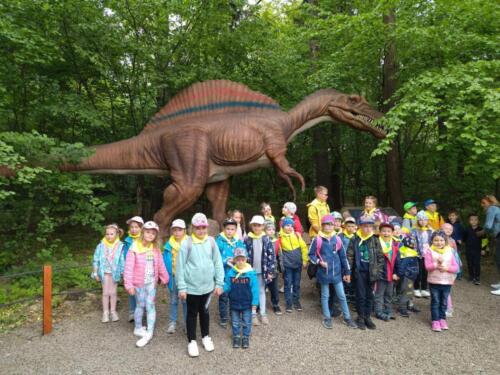 Wycieczka najmłodszych uczniów naszej szkoły do Zatorlandu czyli parku dinozaurów